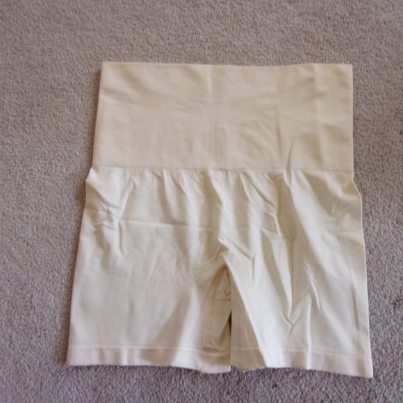 Women's Shapermint Essentials Everyday Smoothing Short 43425 Size X Large Beige - Picture 10 of 12
